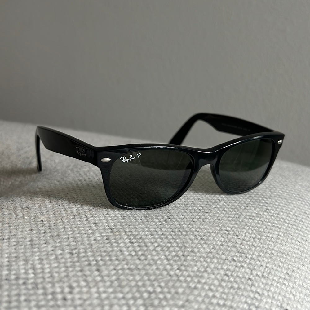 Ray-Ban New Wayfarer Polarized. RB 2132